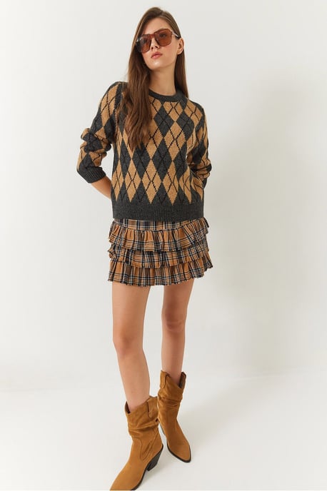 Baklava Pattern Crew Neck Knitted Sweater - Image 2