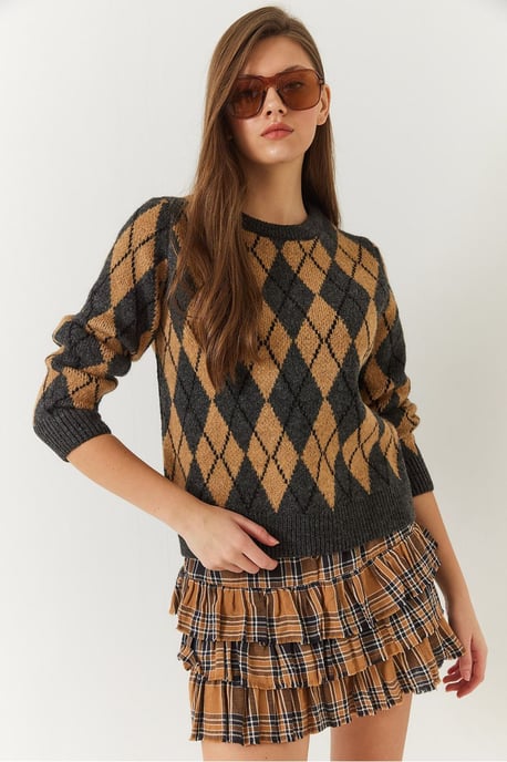 Baklava Pattern Crew Neck Knitted Sweater - Image 3