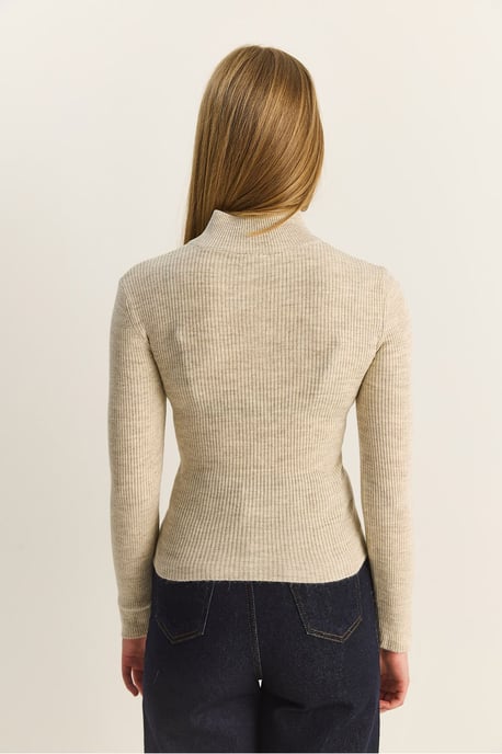 Halv hög krage med knappp detaljer tröja - Image 6