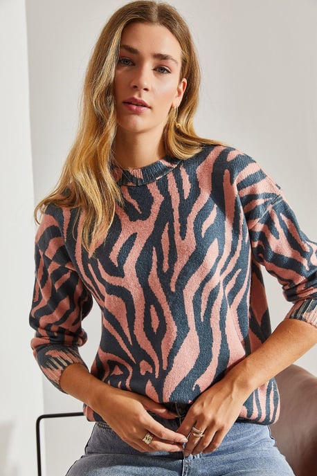 Pattern Knit Sweater with Crew Neck - Image 3