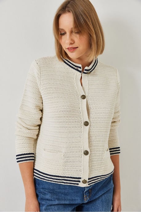 Textured Knitwear Cardigan with Button Closure and Pockets - Image 2