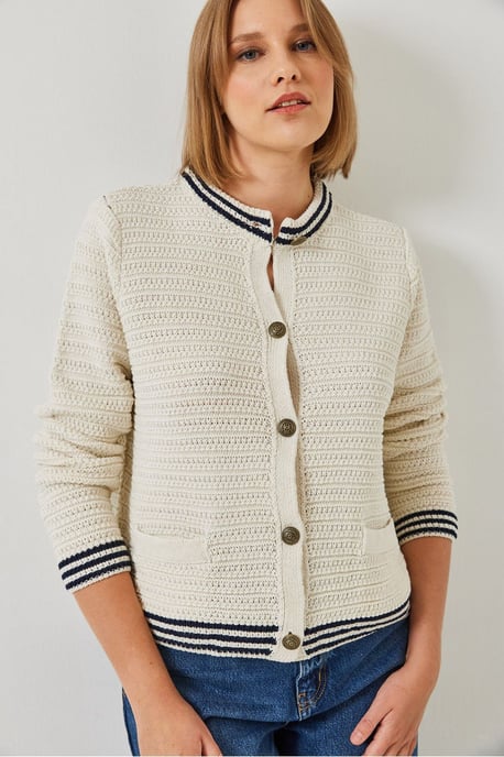 Textured Knitwear Cardigan with Button Closure and Pockets - Image 3