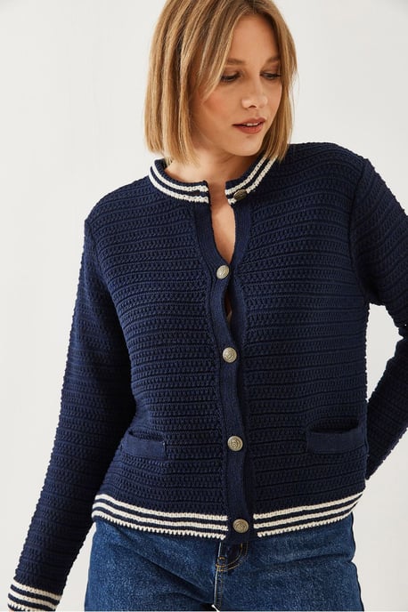 Textured Knitwear Cardigan with Button Closure and Pockets - Image 4