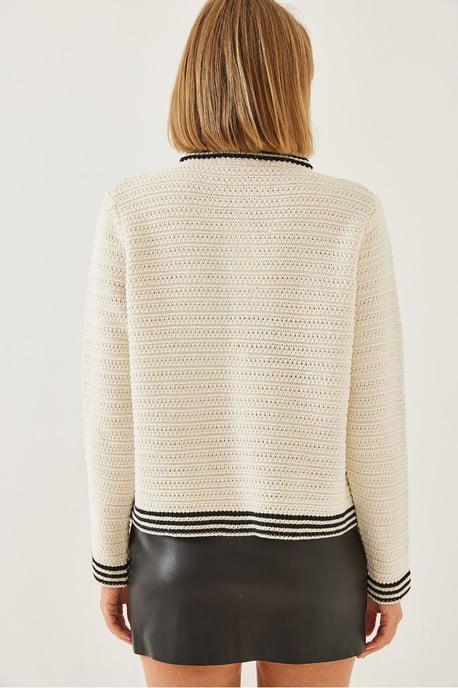 Textured Knitwear Cardigan with Button Closure and Pockets - Image 2