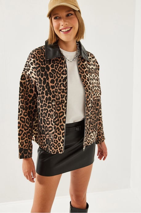 Leopardmönstrad konstläderjacka med pompom - Image 2