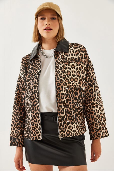 Leopardmönstrad konstläderjacka med pompom - Image 3
