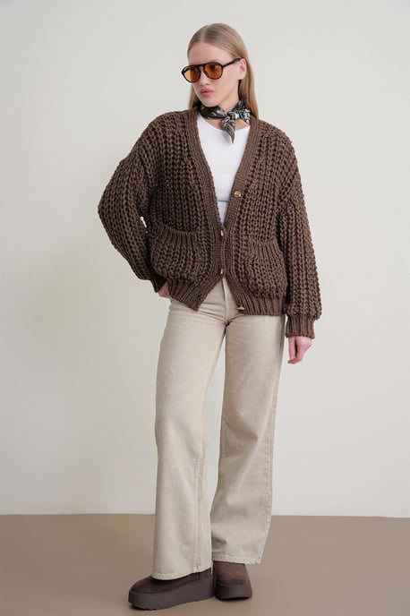 Oversized Ribbade Stickade Cardigan med V-hals och Lommer - Image 2