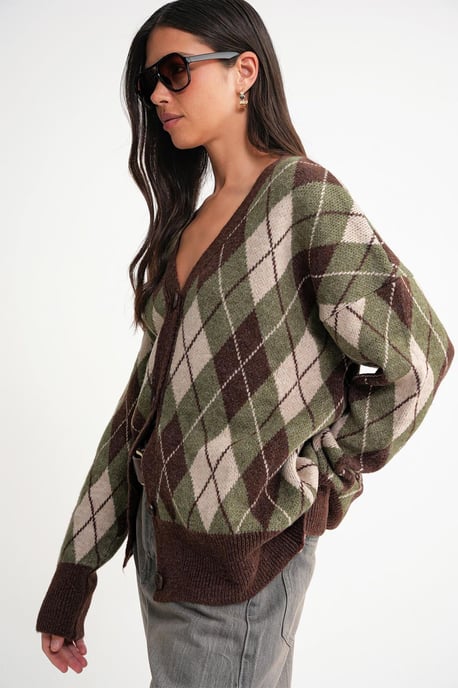 Oversize Argyle V-Neck Buttoned Cardigan - Image 4