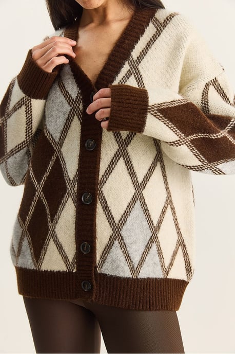 Thick Jacquard Knit Cardigan with V-neck and Button Closure - Image 5