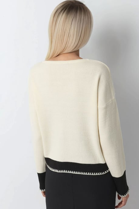 Pocket Detailed Knit Cardigan with Button Closure - Image 3