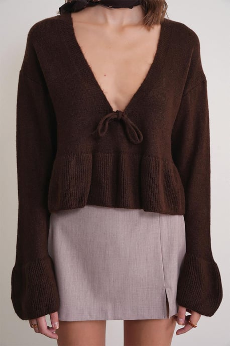 Tie Detailed Ruffled V-Neck Knit Sweater - Image 5