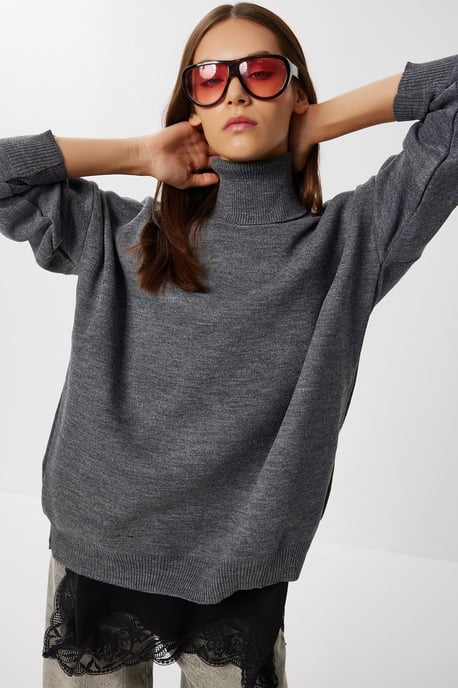 Textured Oversized Turtleneck Sweater - Image 2