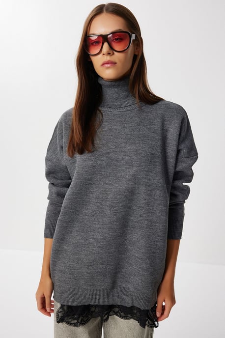 Textured Oversized Turtleneck Sweater - Image 4
