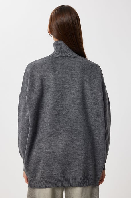 Textured Oversized Turtleneck Sweater - Image 6