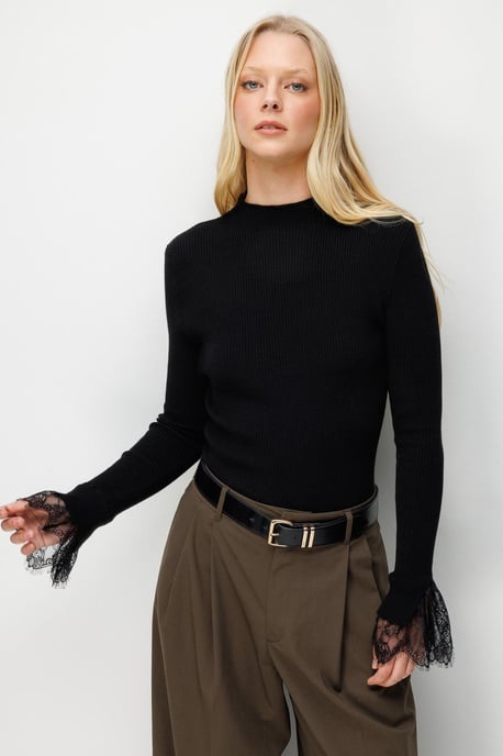Slim Fit Ribbad Stickad Tröja med Rund Halsringning - Image 2