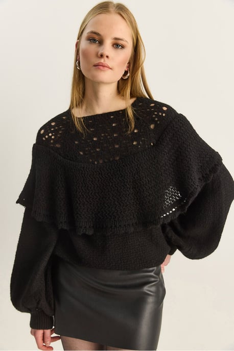 Ribbed Boat Neck Thick Sweater with Frilly Detail - Image 5