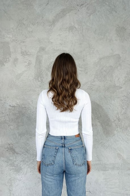 Fitted Ribbed Crop Sweater with Buttons - Image 4