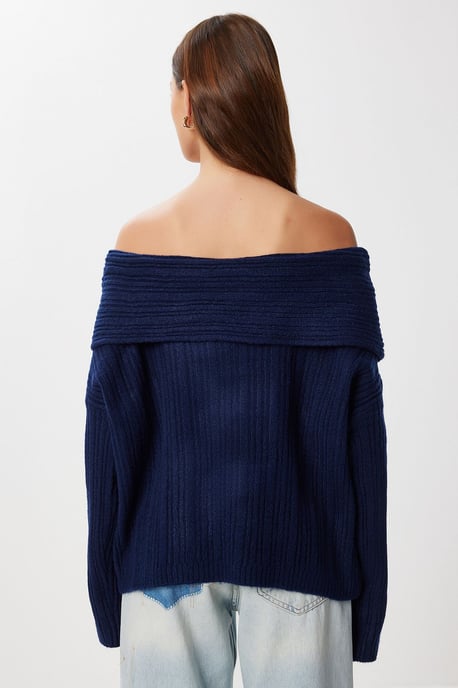 Bekväm Off Shoulder Texturerad Stickad Tröja med Madonna Krage - Image 3