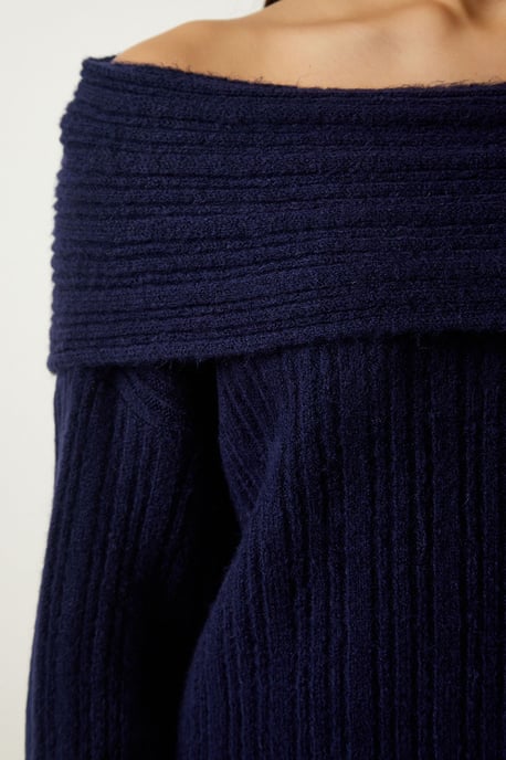 Bekväm Off Shoulder Texturerad Stickad Tröja med Madonna Krage - Image 5