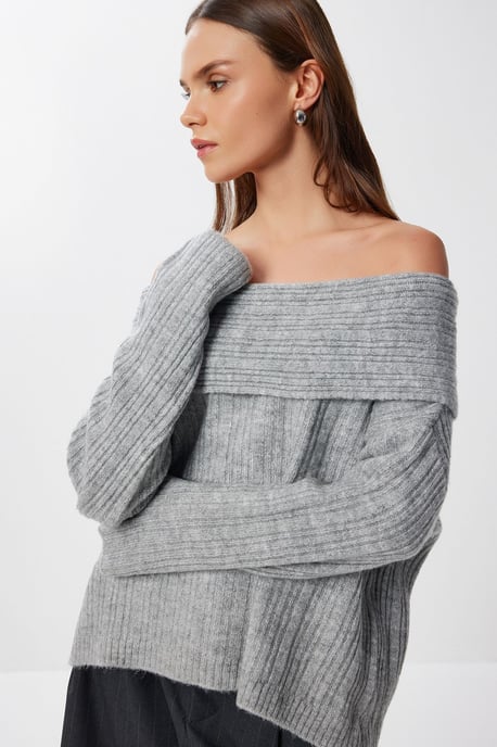 Bekväm Off Shoulder Texturerad Stickad Tröja med Madonna Krage - Image 2