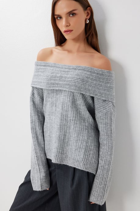Bekväm Off Shoulder Texturerad Stickad Tröja med Madonna Krage - Image 3