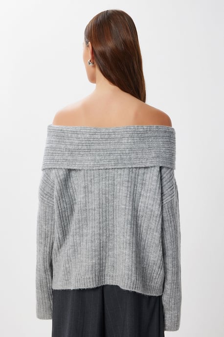Bekväm Off Shoulder Texturerad Stickad Tröja med Madonna Krage - Image 5