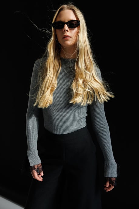 Slim Fit Ribbad Stickad Tröja med Rundhals - Image 1