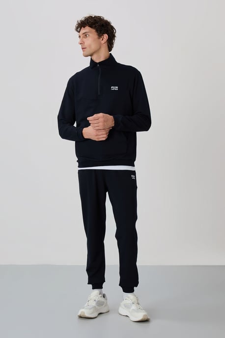 Men's Zip-Front Sweatshirt And Pants Set - Image 4
