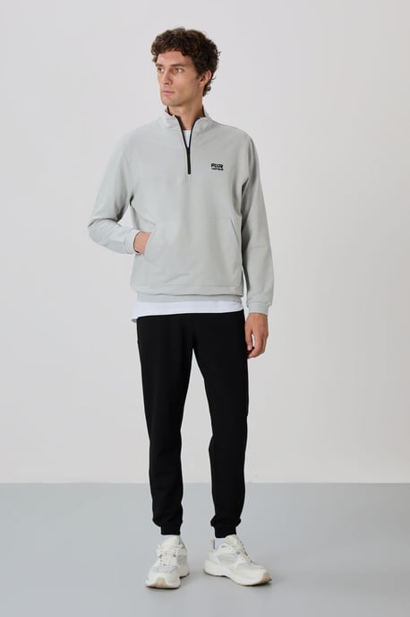 Men's Zip-Front Sweatshirt And Pants Set - Image 1