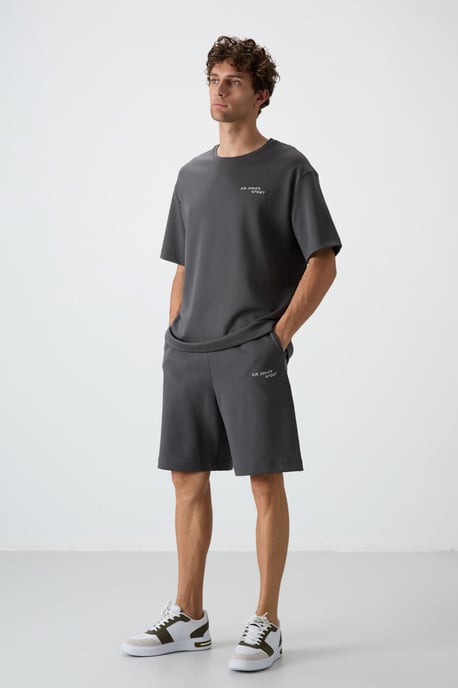Overmaat T-shirt met Korte Mouwen en Korte Broek Set - Image 1