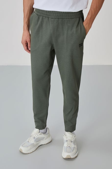 Men's Zip-collar Sweatshirt And Pants Set - Image 3