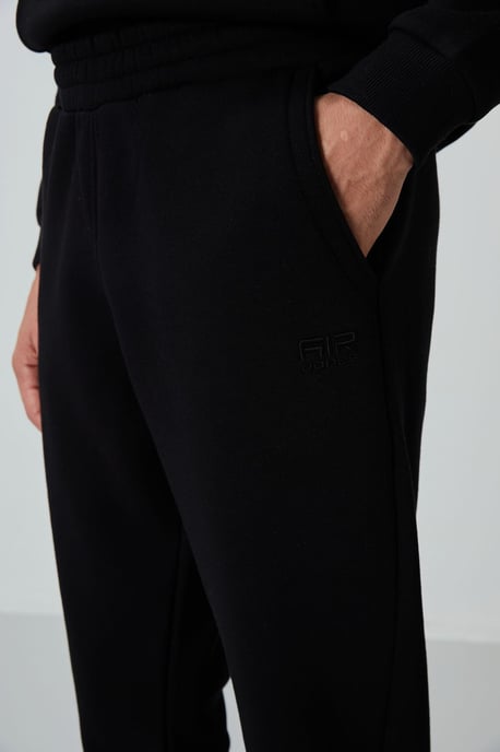 Men's Hooded Sweatshirt And Pants Set - Image 6