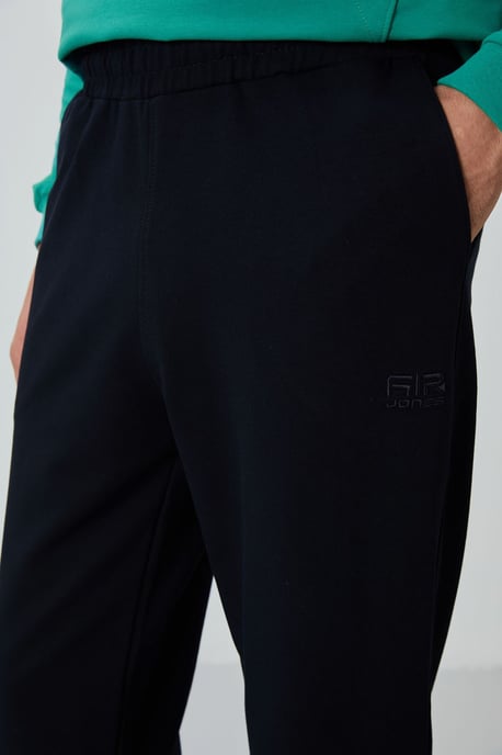 Men's Zip-Front Sweatshirt And Pants Set - Image 6