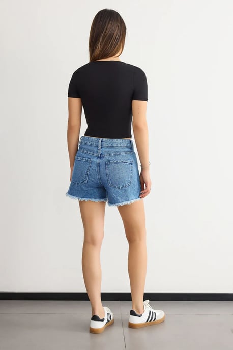 Ribbad kort blus med rundad halsringning - Image 4
