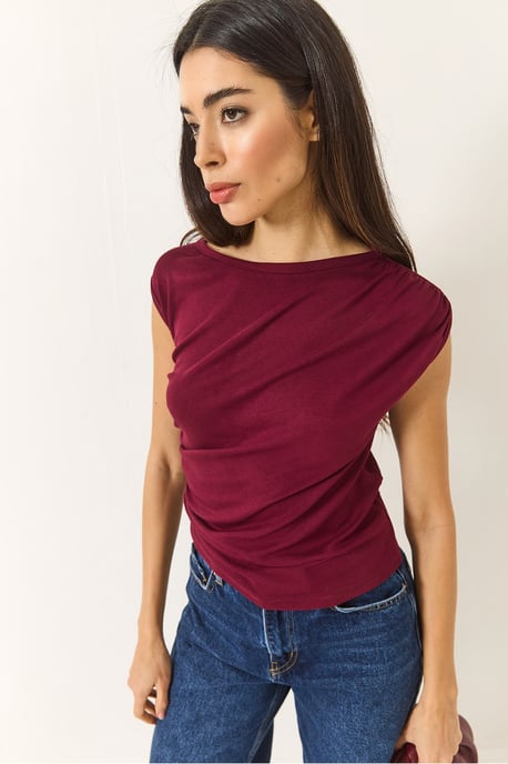 Figurvänlig ärmlös blus med rund hals - Image 4