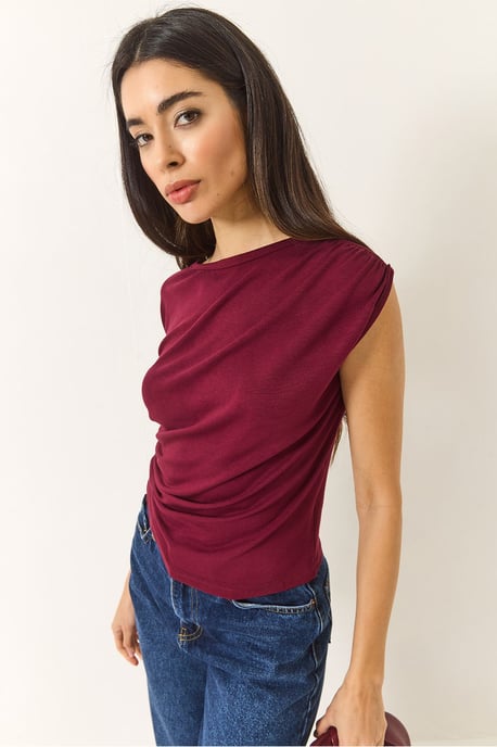 Figurvänlig ärmlös blus med rund hals - Image 5