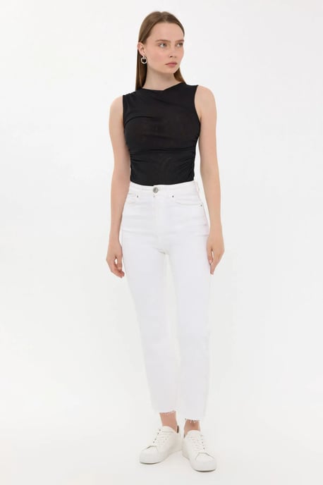 Sleeveless Round Neck Blouse - Image 2