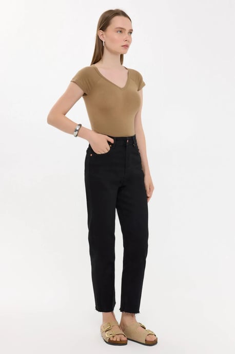 Basic T-shirt med kapärmar och V-ringning - Image 3