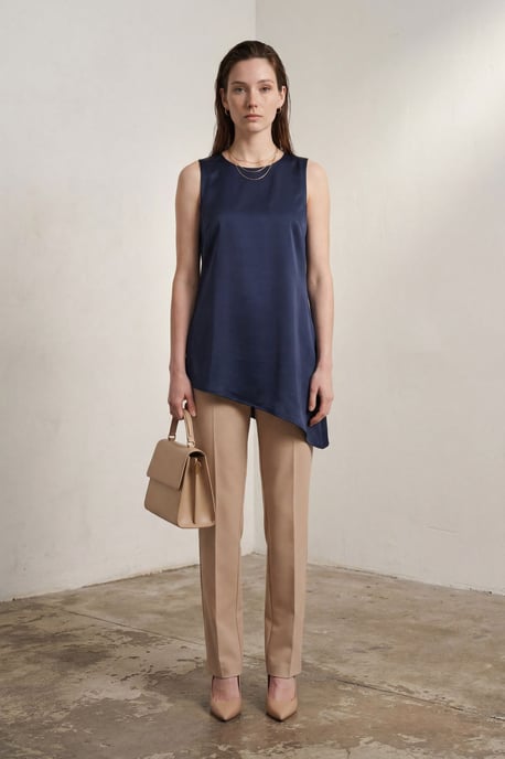 Satijnen Mouwloze Blouse met Ronde Hals en Split - Image 1