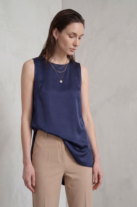 Satijnen Mouwloze Blouse met Ronde Hals en Split - Image 5