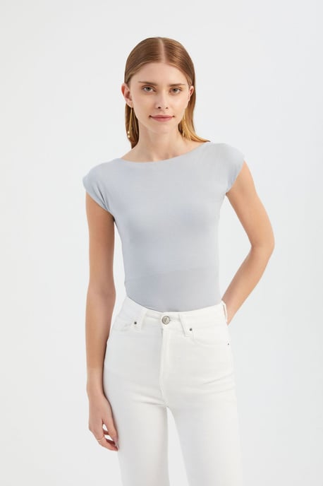 Rundhalsad Bodycon-top med Utrymme på Baksidan - Image 2