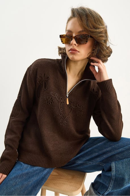 Embroidery Detailed Zipped Collar Knit Sweater - Image 2
