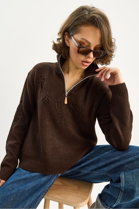 Embroidery Detailed Zipped Collar Knit Sweater - Image 3
