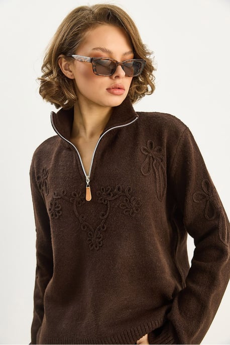 Embroidery Detailed Zipped Collar Knit Sweater - Image 5
