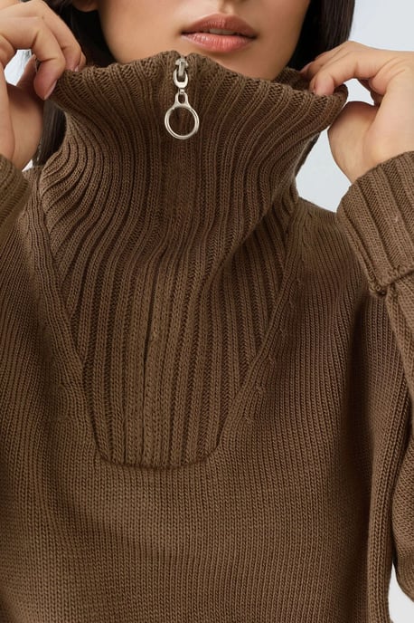Oversized Ribbed Knit Sweater with Zipper Collar - Image 5