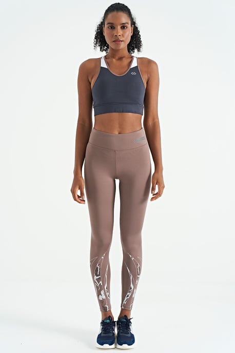 Tajt U-halsstickad sportcrop top - Image 2