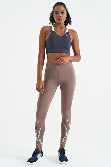 Tajt U-halsstickad sportcrop top - Image 6