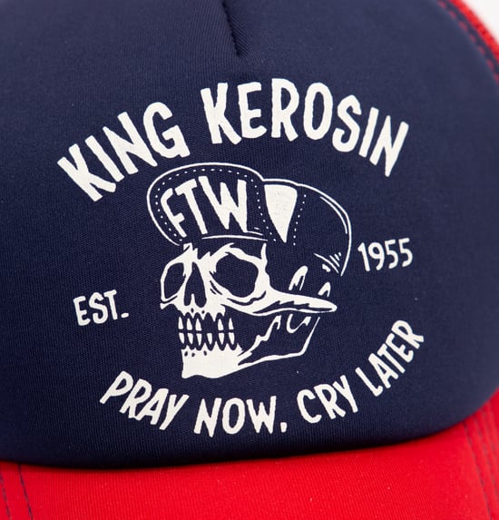 King Kerosin Herren Trucker Cap mit kontrastfarbenem Print Pray now. cray later - Image 3