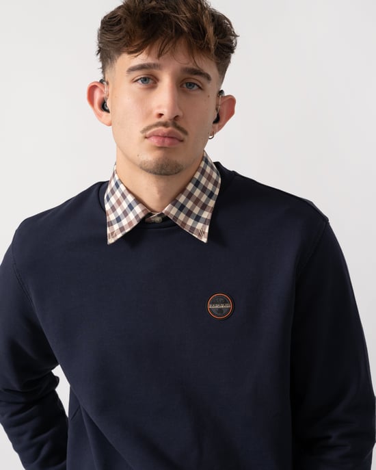 Badge Crew Neck Sweatshirt in Dark_Navy - Image 4