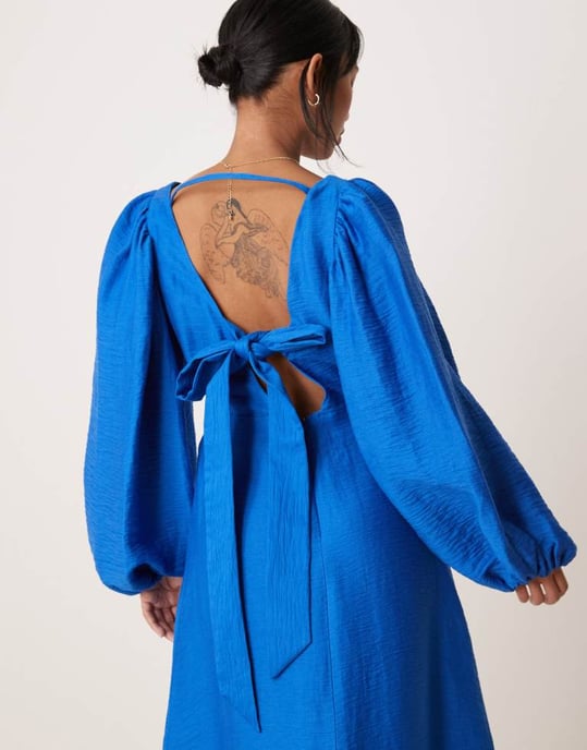 Nobody's Child Petite Zendaya balloon sleeve midi dress in blue - Image 4